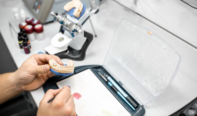 Técnicos em Prótese Dentária